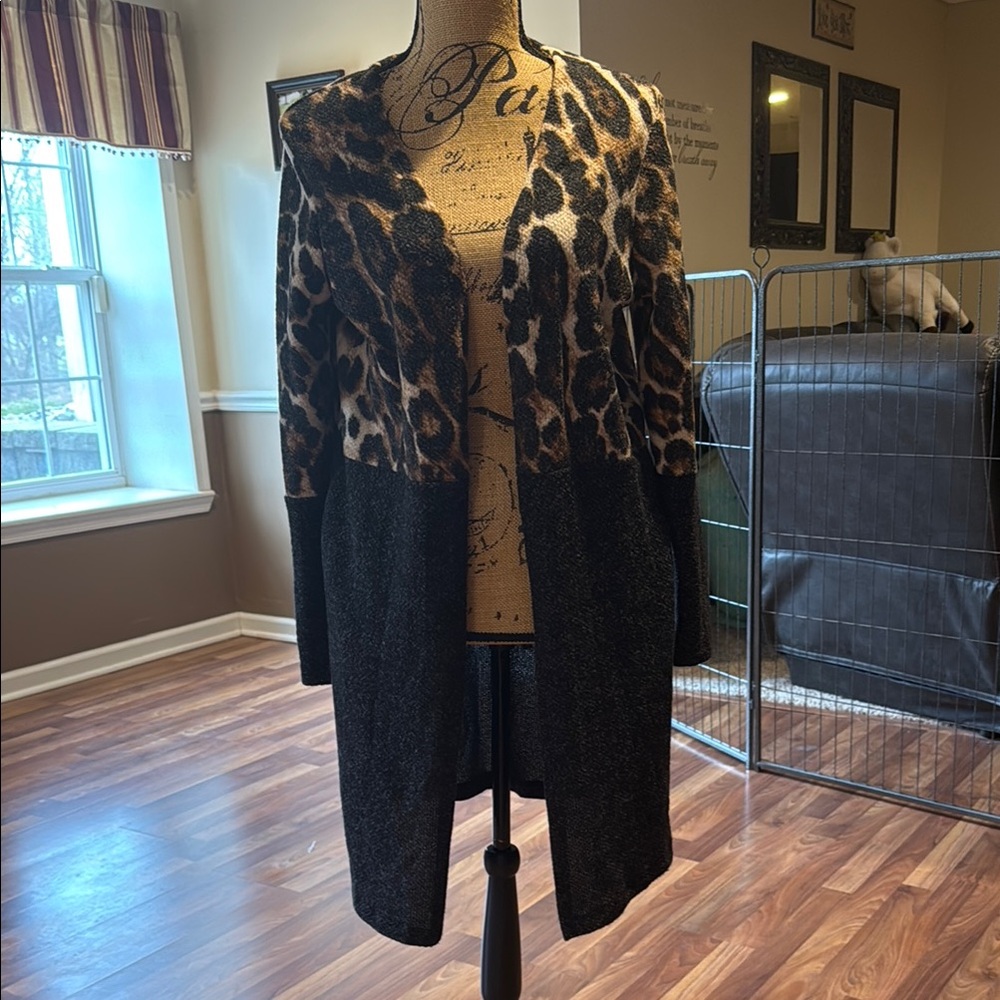 Size medium open front half leopard print half blackish gray cardigan - Picture 1 of 5